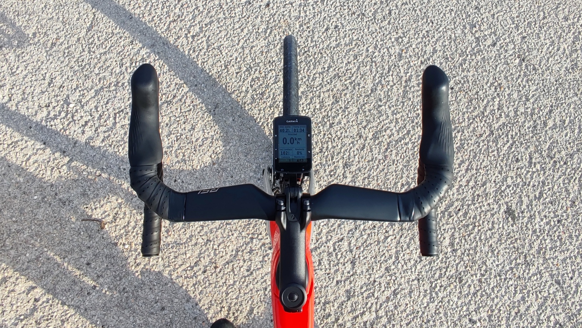 Manillar de bicicleta sin cables a la vista